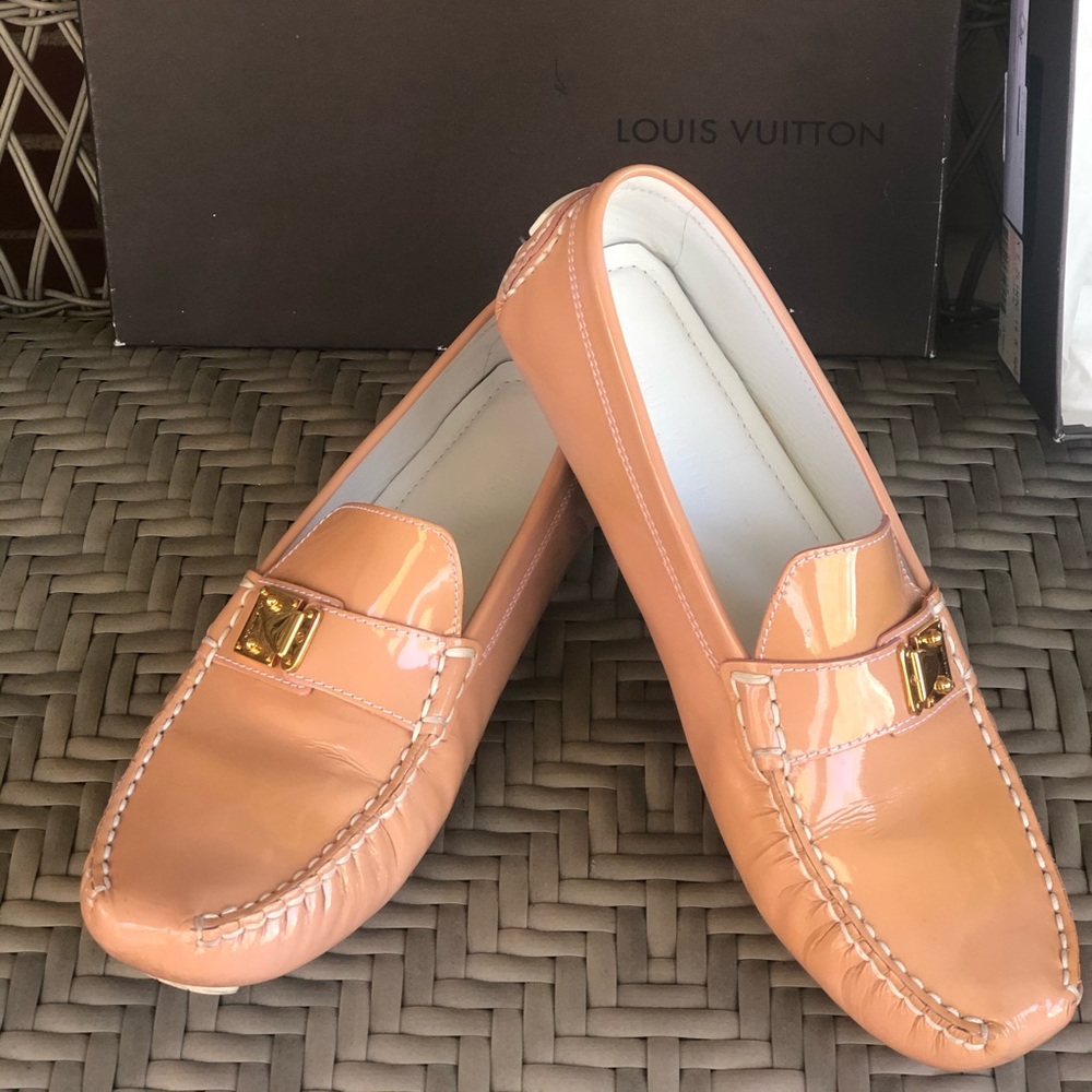 LOUIS VUITTON SUHALI ROSE LOMBOK DRIVING LOAFER 39